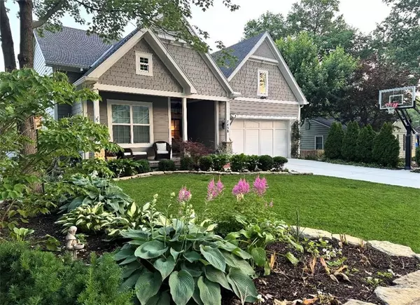 7438 Village DR, Prairie Village, KS 66208