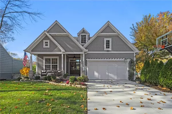 7438 Village DR, Prairie Village, KS 66208