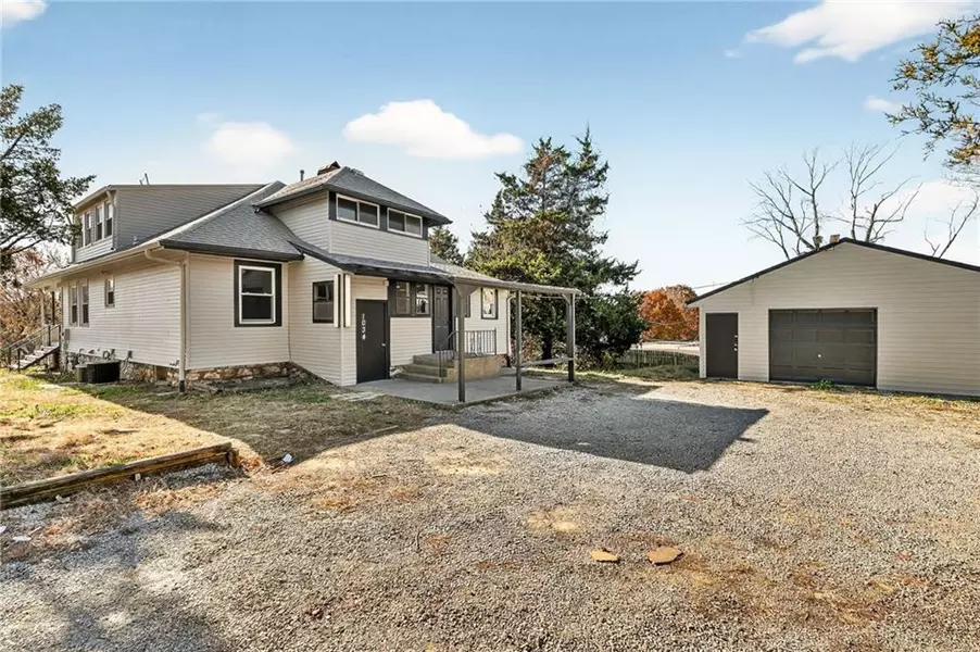 1034 W Truman RD, Independence, MO 64050