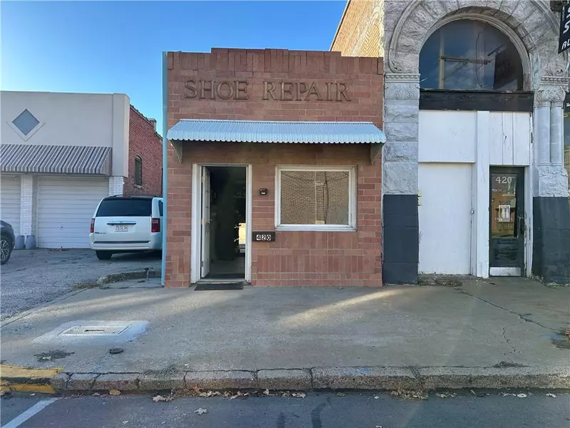 420 S Osage AVE, Sedalia, MO 65301