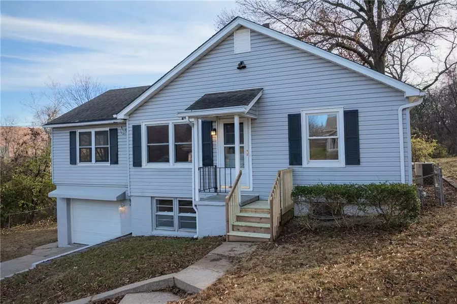 9 NW Englewood CT, Gladstone, MO 64118