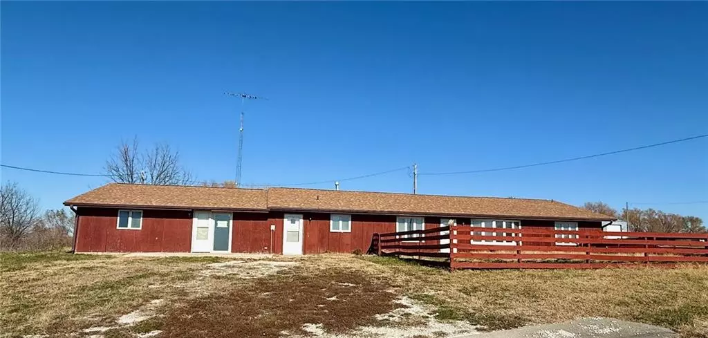 1706 253rd ST, Hiawatha, KS 66434