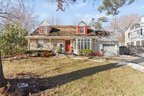 5426 Mission RD, Fairway, KS 66205