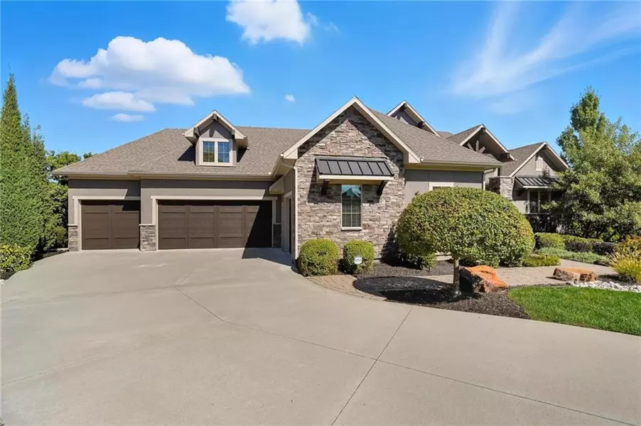 321 NW Nutall DR, Lee's Summit, MO 64081