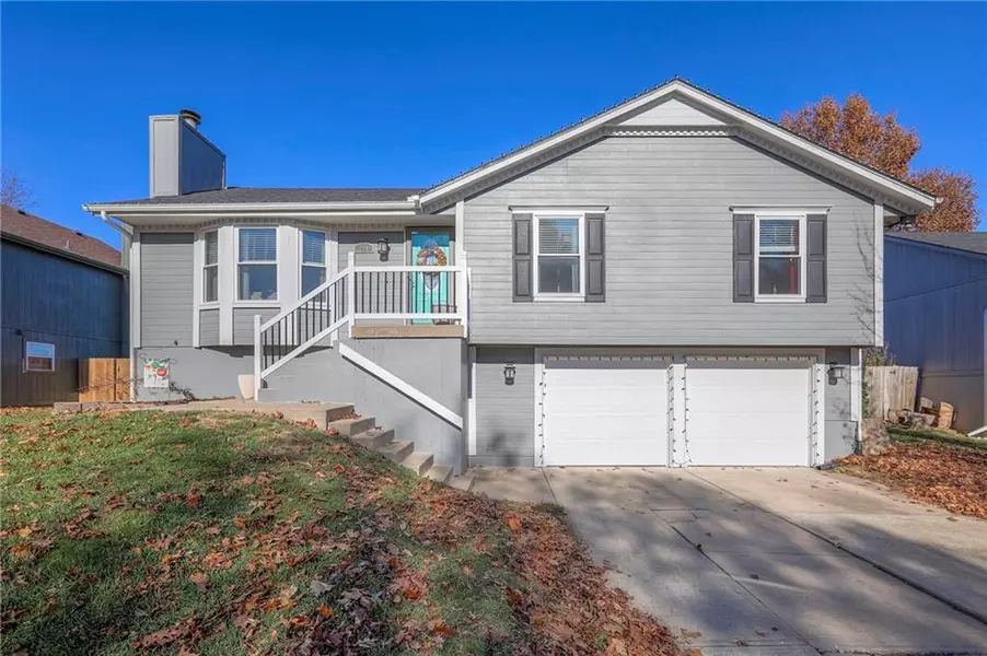 104 SW Nelson DR, Grain Valley, MO 64029