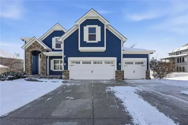 5950 Thousand Oaks DR, Parkville, MO 64152