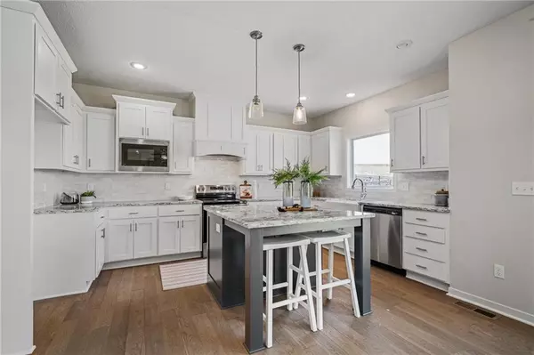 19444 W 114th TER, Olathe, KS 66061