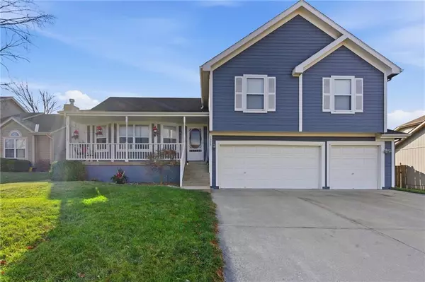 1333 SE 12th TER, Lee's Summit, MO 64081