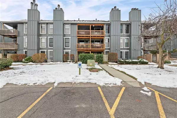 12708 W 110th TER, Overland Park, KS 66210