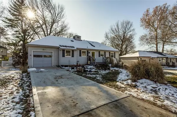 8819 W 88th ST, Overland Park, KS 66212