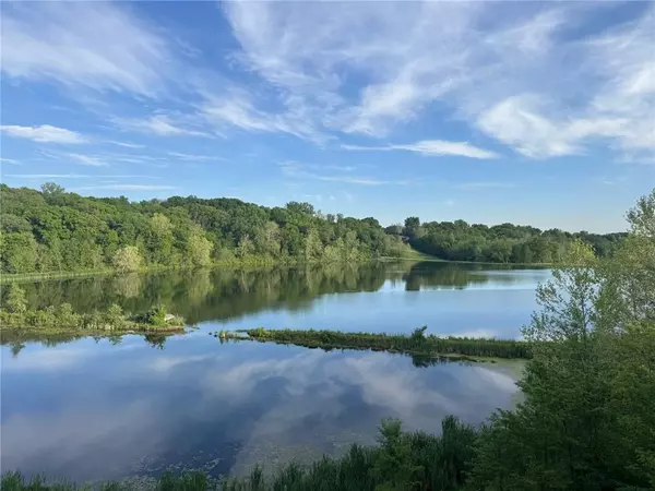 7017 Waters Edge DR, Parkville, MO 64152