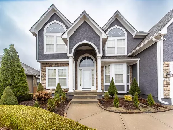 916 SW 33rd ST, Lee's Summit, MO 64082