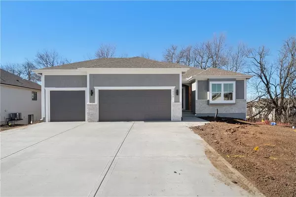 25409 W 149th TER, Olathe, KS 66061