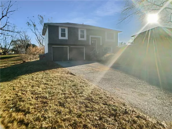 1101 W Elm TER, Olathe, KS 66061