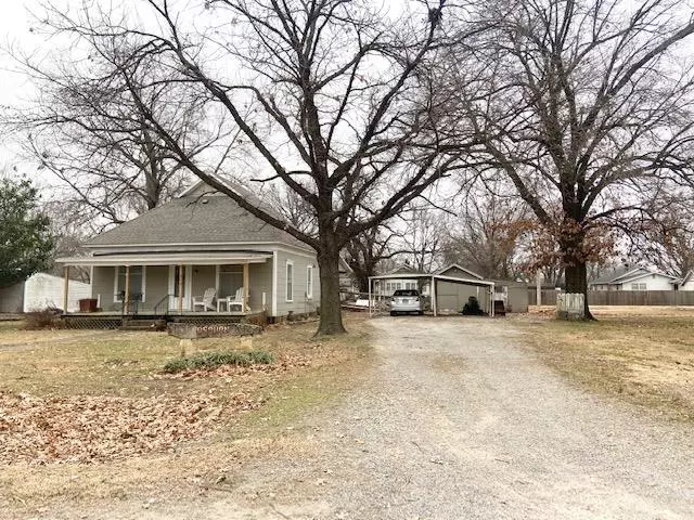 313 E Maple ST, Elk City, KS 67344