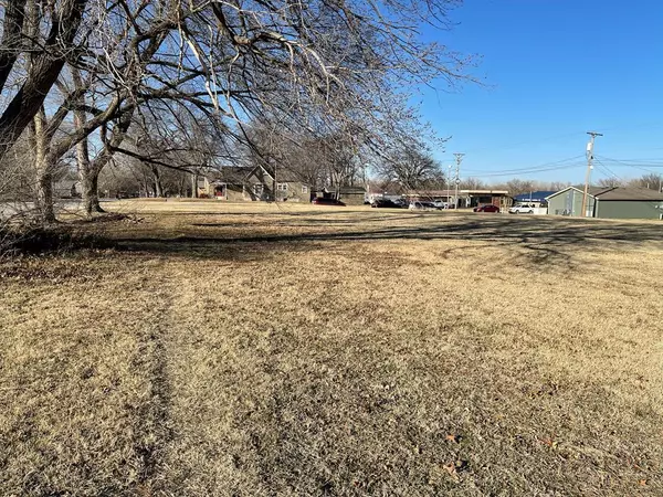 500 N Grant N/A, Chanute, KS 66720