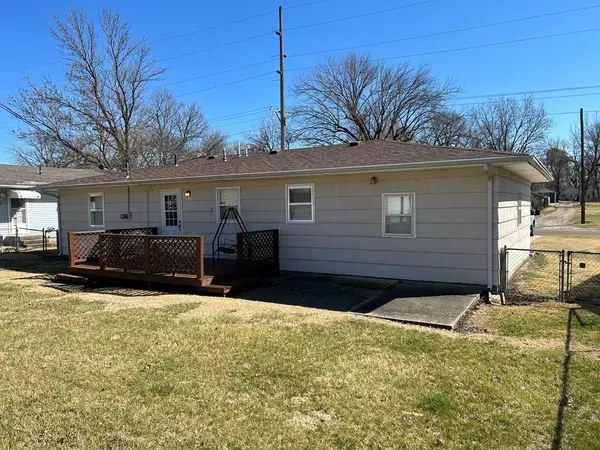 Iola, KS 66749,516 E Carpenter N/A