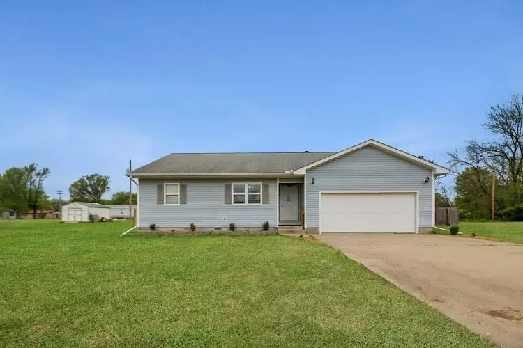 2413 Cardinal LN, Parsons, KS 67357