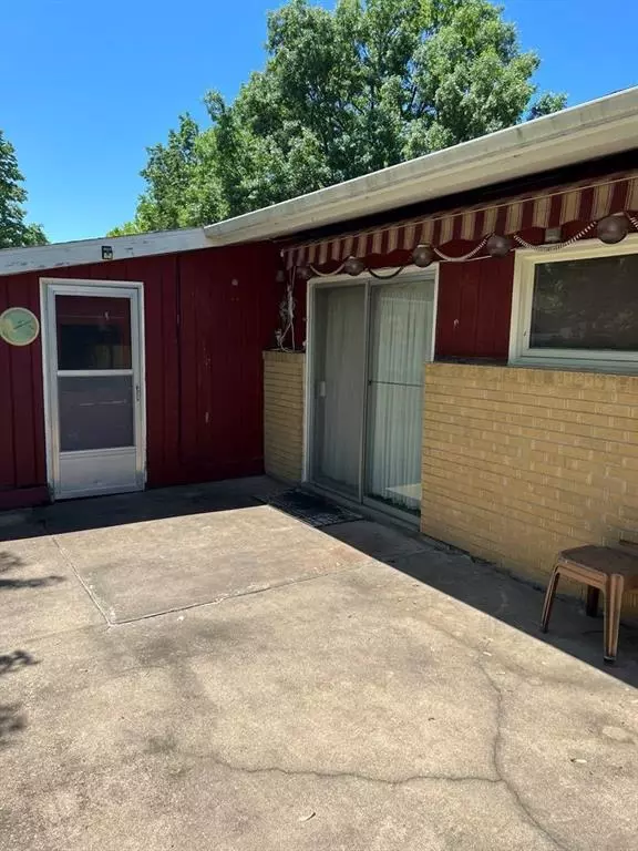 Iola, KS 66749,1007 N Walnut N/A