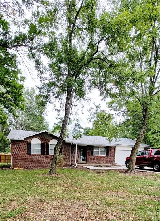 Iola, KS 66749,303 Sunflower LN
