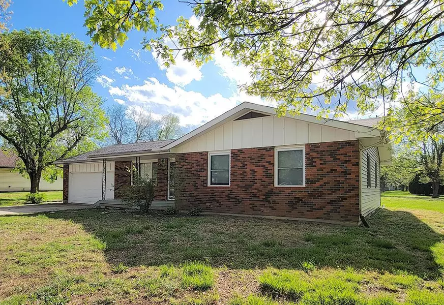 225 N Orange ST, Garnett, KS 66032