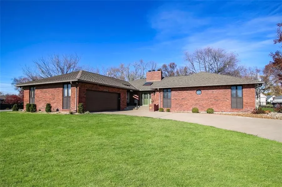 423 Parkway DR, Parsons, KS 67357