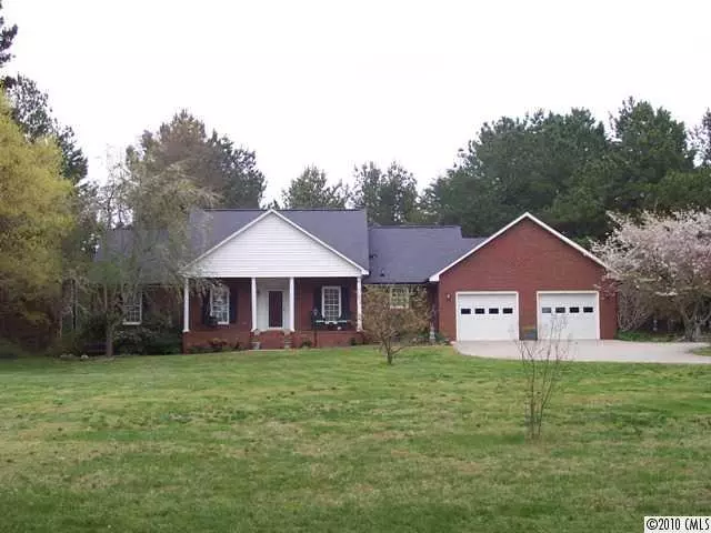 928 Riverwood LN, Lincolnton, NC 28092