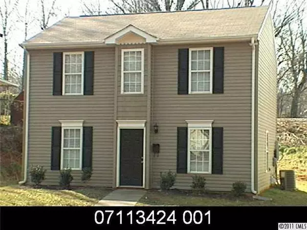 2951 Ravencroft DR, Charlotte, NC 28208