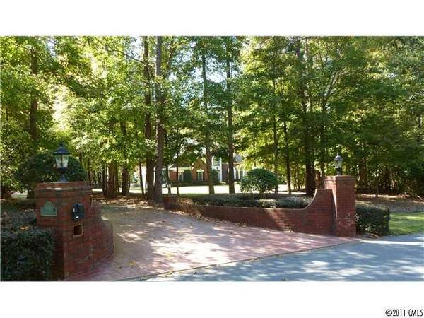 Matthews, NC 28104,8540 Foxbridge DR