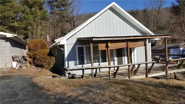 83 Jack Sullins RD, Spruce Pine, NC 28777