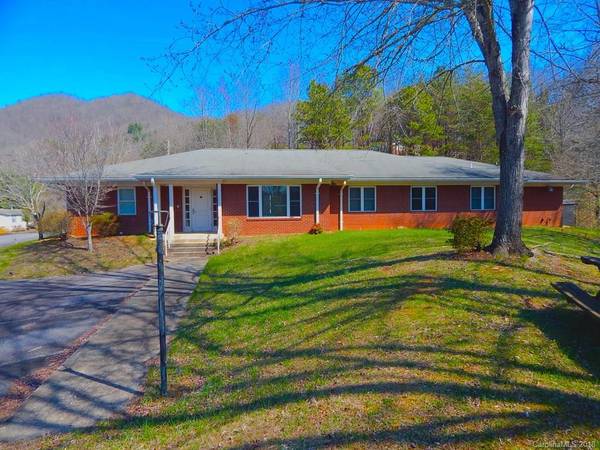 144 Falls CIR, Sylva, NC 28779