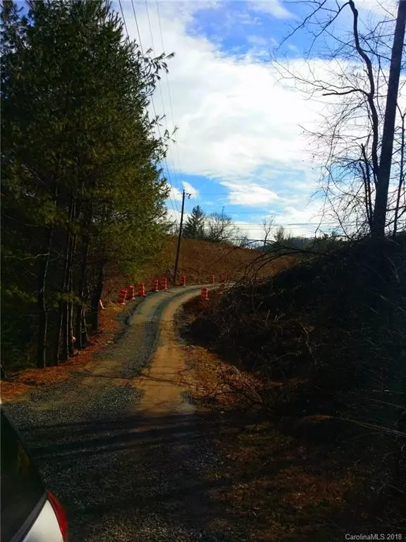 00 Fox Run Fox Run RD #35 and 37, Spruce Pine, NC 28777