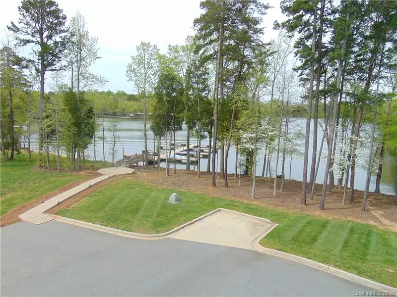 2010 Marina Pointe RD #2010, Salisbury, NC 28146