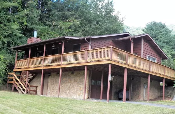 36 Crystalwood LN, Maggie Valley, NC 28751