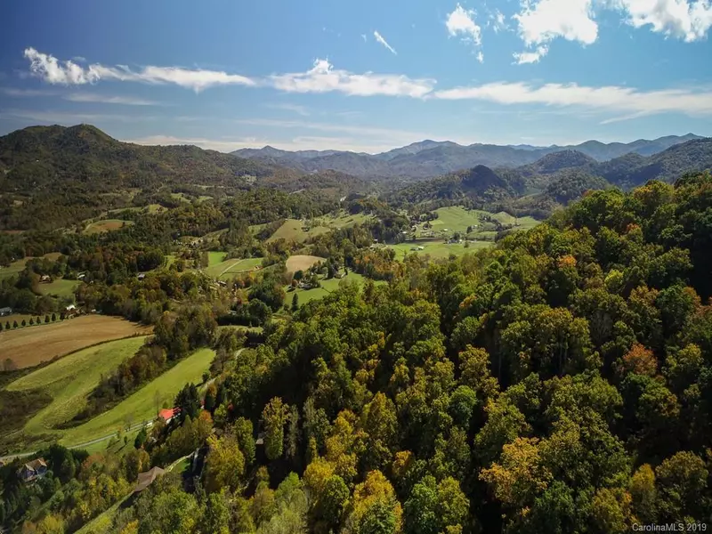 26 Bear Vista TRL, Waynesville, NC 28785