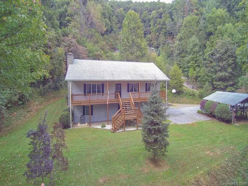 101 Sycamore DR, Maggie Valley, NC 28751