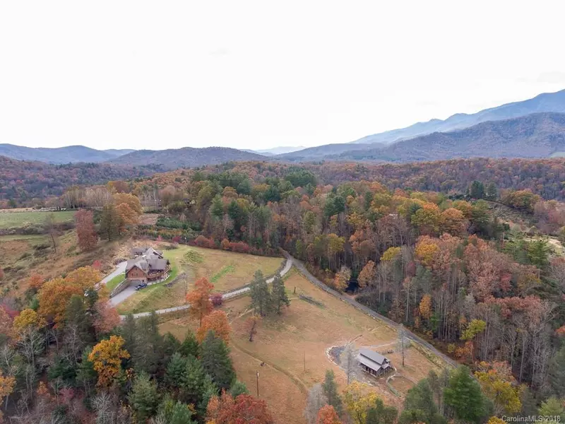 566 Windy River RDG, Burnsville, NC 28714