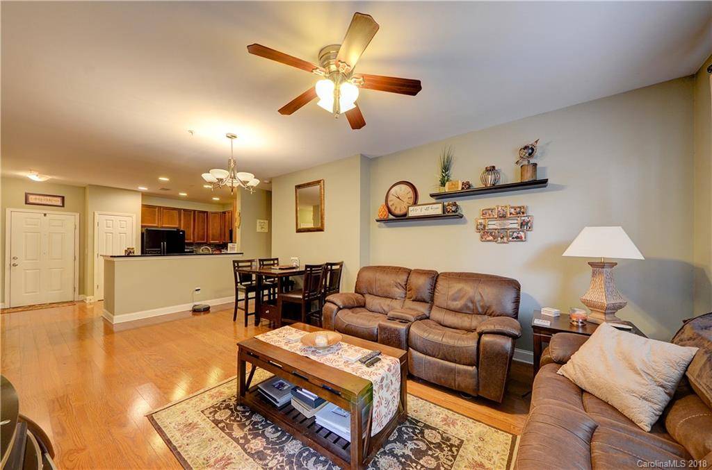 Charlotte, NC 28209,1000 E Woodlawn RD #120