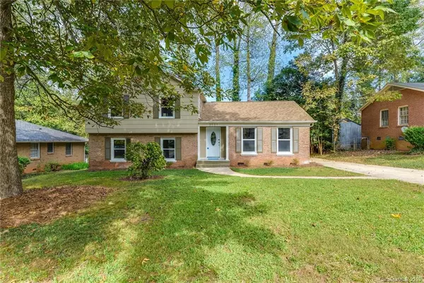 3501 Erinbrook LN, Charlotte, NC 28215