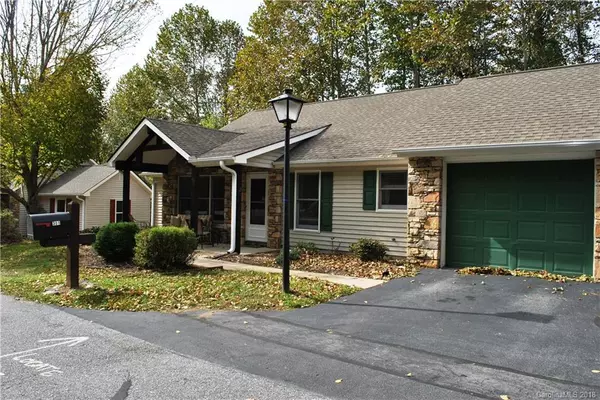 301 Smokey Mountain CT, Arden, NC 28704