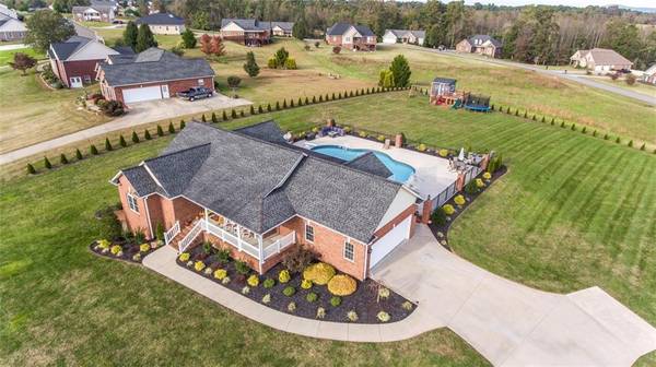 Granite Falls, NC 28630,5174 S OAK CIR