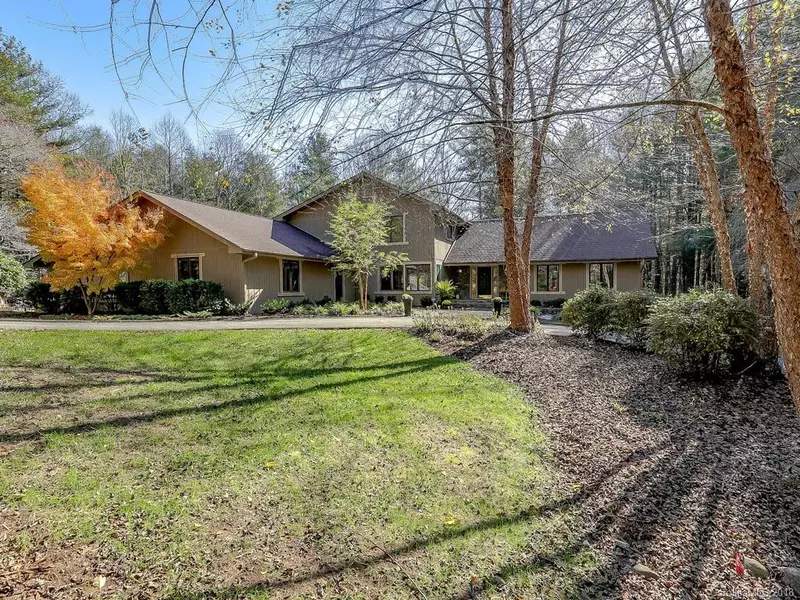 7 Westbridge DR, Hendersonville, NC 28739