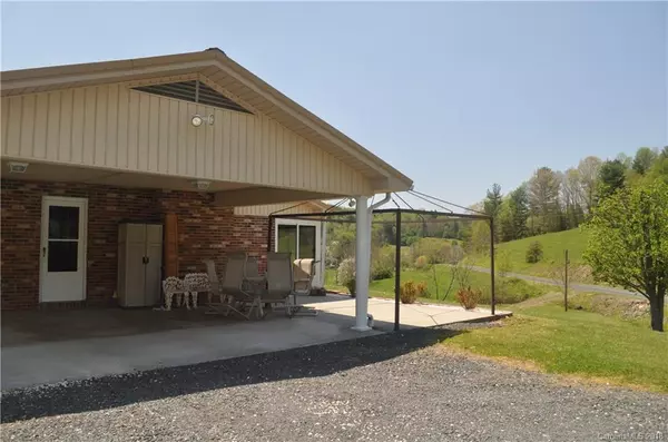 436 Sandy BR, Bakersville, NC 28705