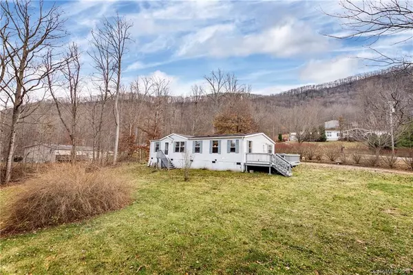 Waynesville, NC 28786,275 Powderhorn DR