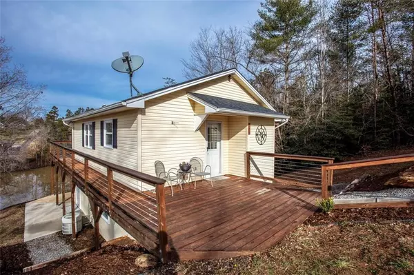 291 N HUGHES BLVD, Hickory, NC 28601