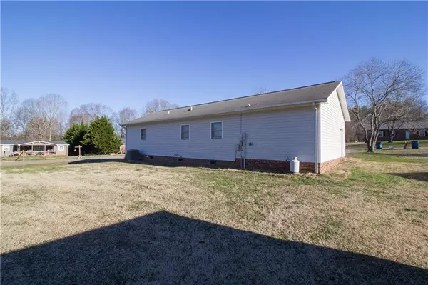 Newton, NC 28658,2109 Essex ST