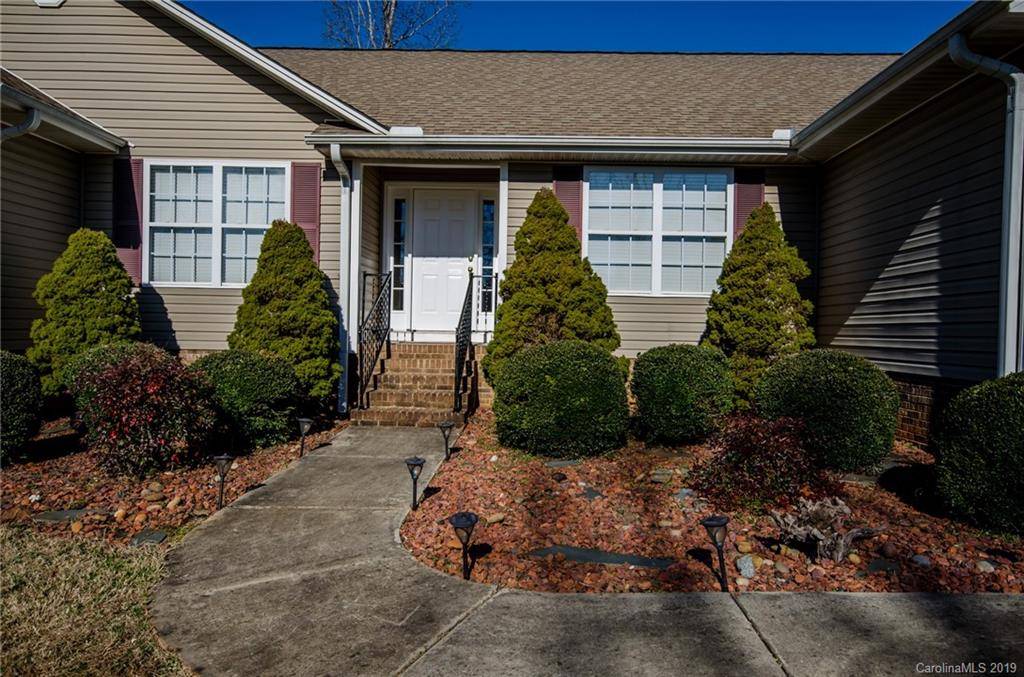 Stony Point, NC 28678,180 Cherry Blossom LN