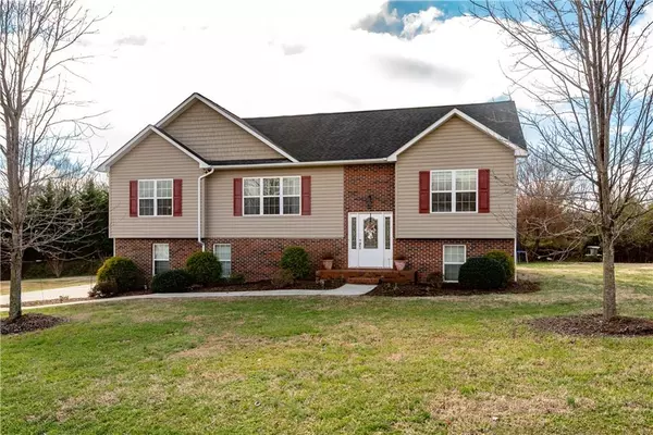 2321 Ellen ST, Granite Falls, NC 28630