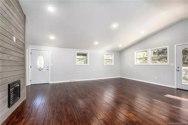 Waynesville, NC 28786,344 Oxner Cove RD