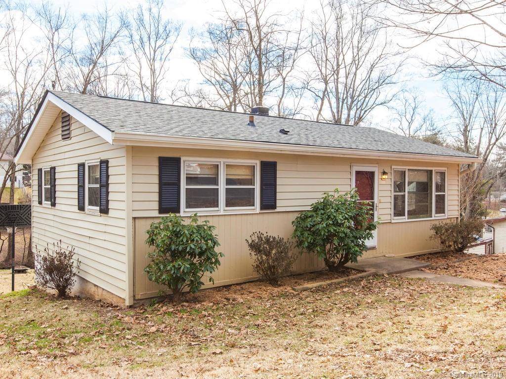 12 Old Turnpike RD, Arden, NC 28704